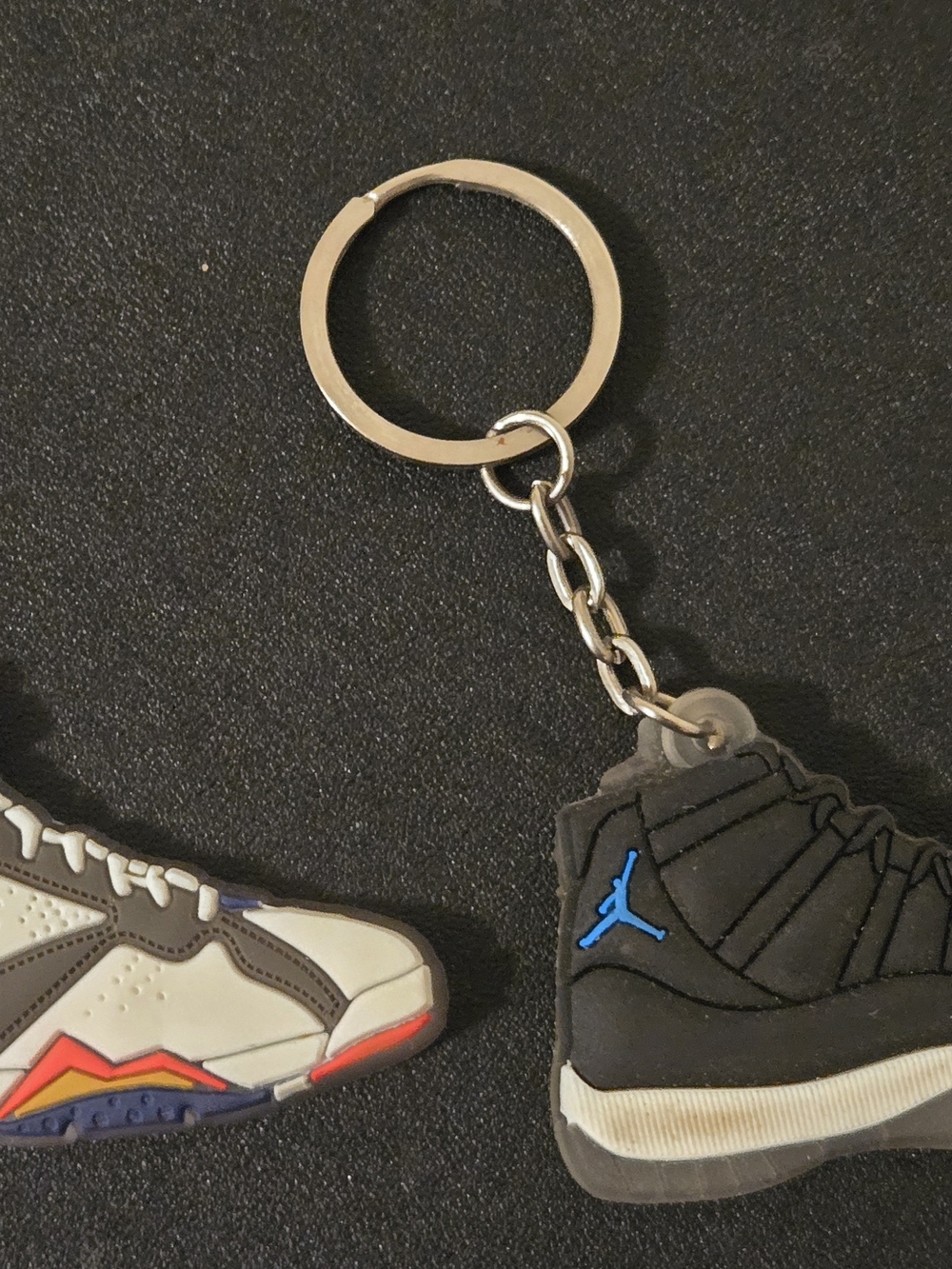 Jordan Sneaker Keychain Set - Assorted Colors - Picture 5 of 7